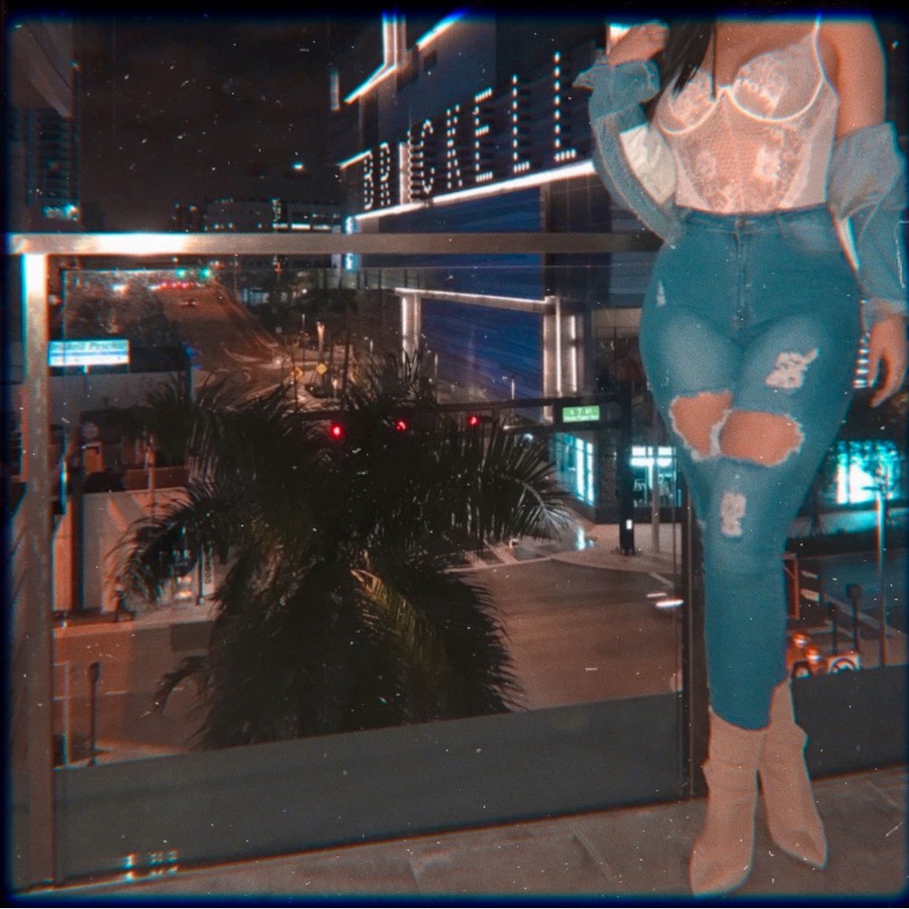 High waisted ripped jeans